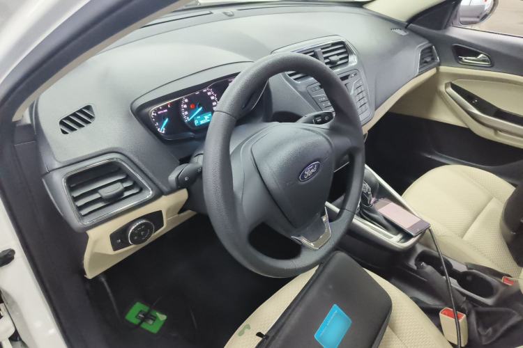 Used Ford Escort 2017 Revised Version 1.5L Automatic Comfort Edition Center Console