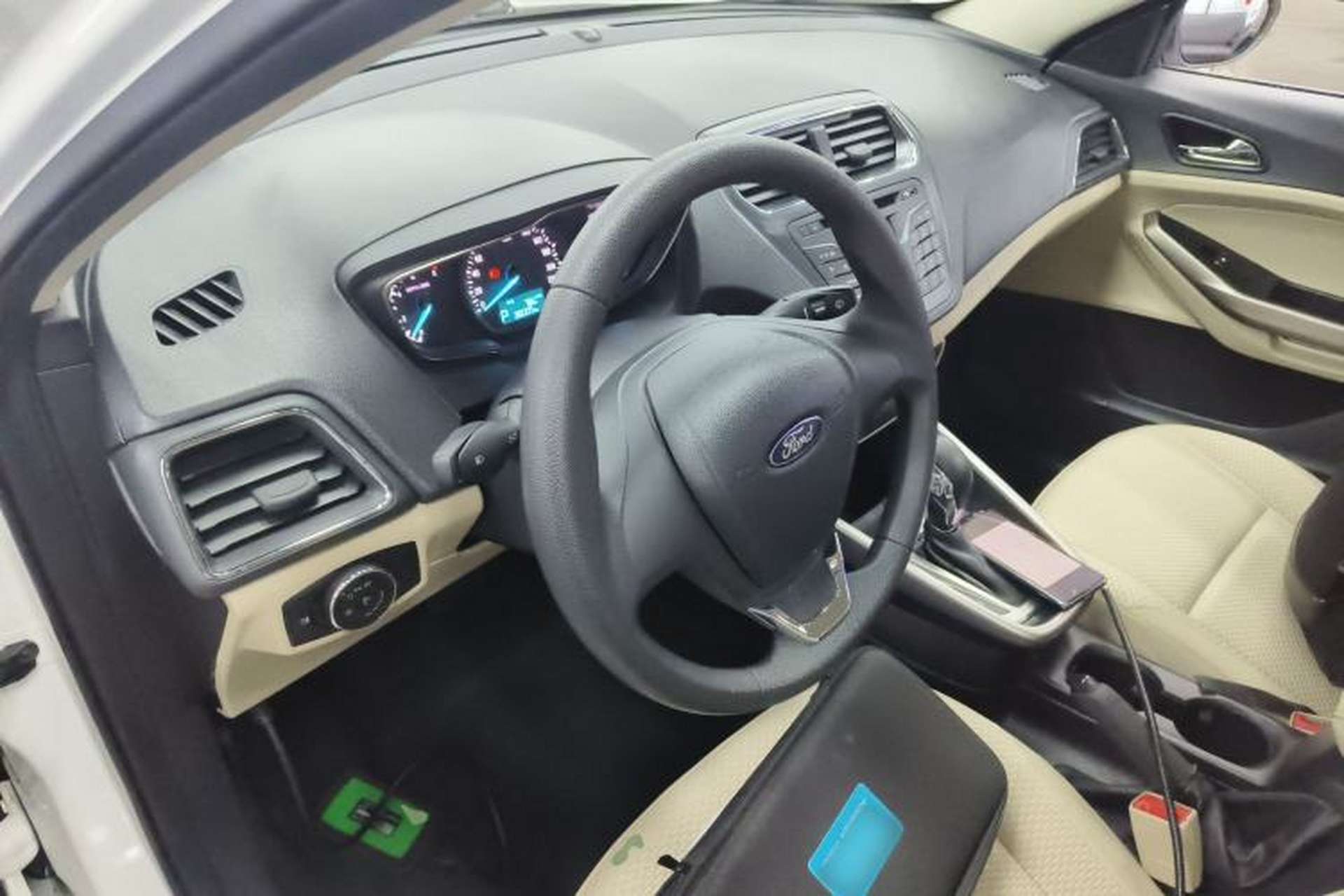 Used Ford Escort 2017 Revised Version 1.5L Automatic Comfort Edition Center Console