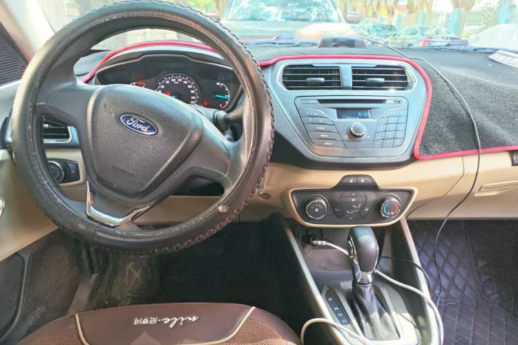 Used Ford Escort 2017 1.5L Automatic Comfort Model Center Console