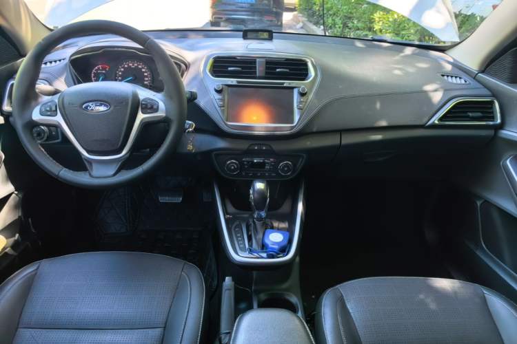 Used Ford Escort 2017 Happiness Edition 1.5L Automatic Fashion Version Center Console