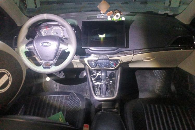 Used Ford Escort 2017 1.5L Automatic Comfort Model Center Console
