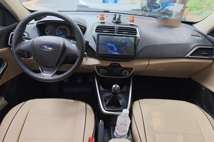 Used Ford Escort 2017 Revised Version 1.5L Manual Comfort Edition Center Console