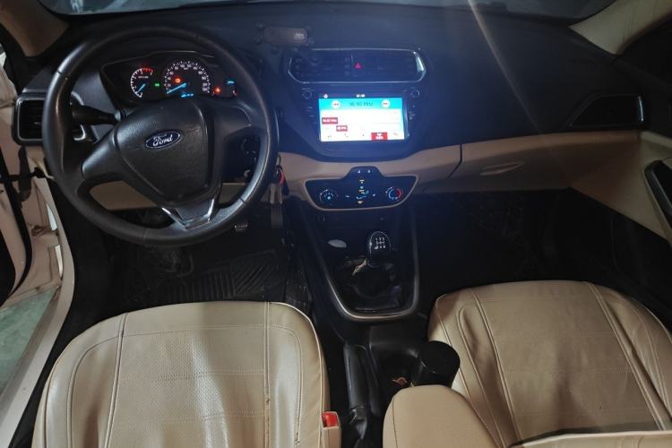 Used Ford Escort 2017 Revised Version 1.5L Manual Comfort Edition Center Console