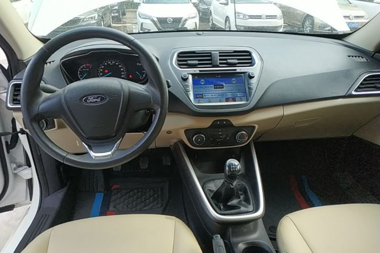 Used Ford Escort 2017 Revised Version 1.5L Manual Comfort Edition Center Console