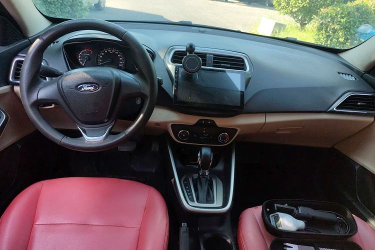 Used Ford Escort 2017 1.5L Automatic Comfort Model Center Console