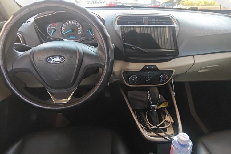 Used Ford Escort 2017 Revised Version 1.5L Automatic Comfort Edition Center Console