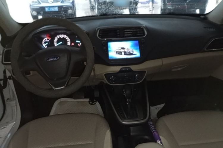 Used Ford Escort 2017 1.5L Automatic Comfort Model Center Console