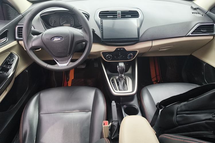 Used Ford Escort 2017 Revised Version 1.5L Automatic Comfort Edition Center Console