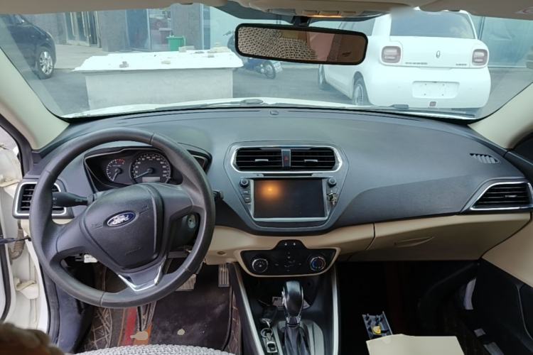 Used Ford Escort 2017 1.5L Automatic Comfort Model Center Console