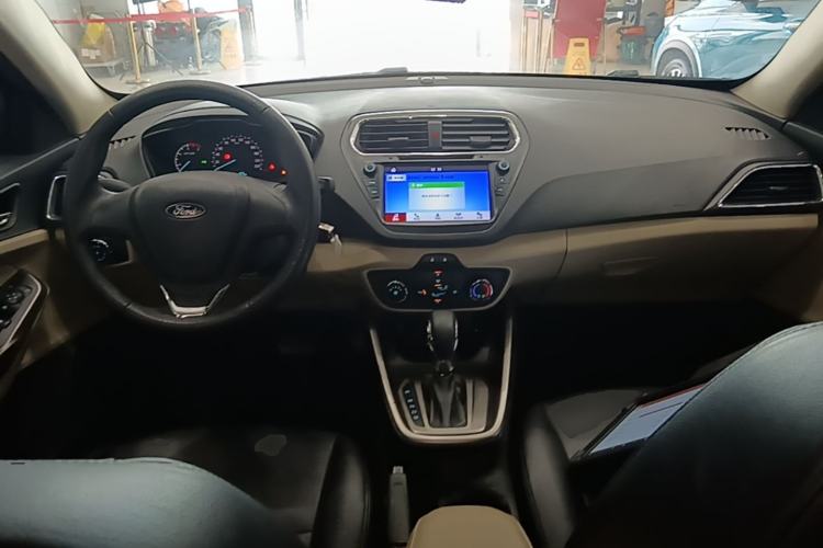 Used Ford Escort 2017 Revised Version 1.5L Automatic Comfort Edition Center Console
