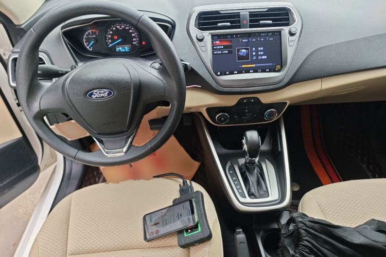 Used Ford Escort 2017 Revised Version 1.5L Automatic Comfort Edition Center Console