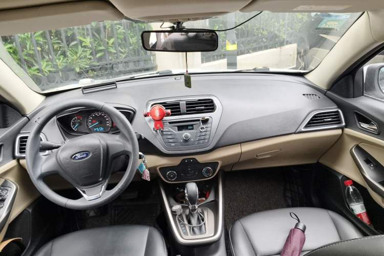 Used Ford Escort 2017 1.5L Automatic Comfort Model Center Console