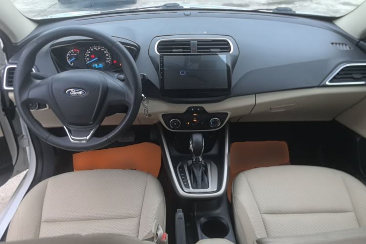 Used Ford Escort 2017 Revised Version 1.5L Automatic Comfort Edition Center Console