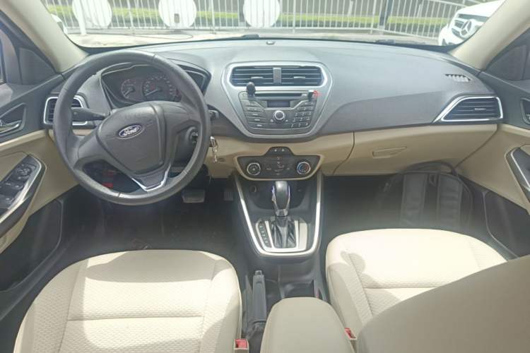 Used Ford Escort 2017 Revised Version 1.5L Automatic Comfort Edition Center Console