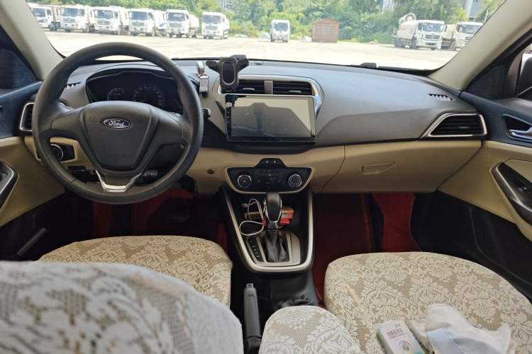Used Ford Escort 2017 Revised Version 1.5L Automatic Comfort Edition Center Console
