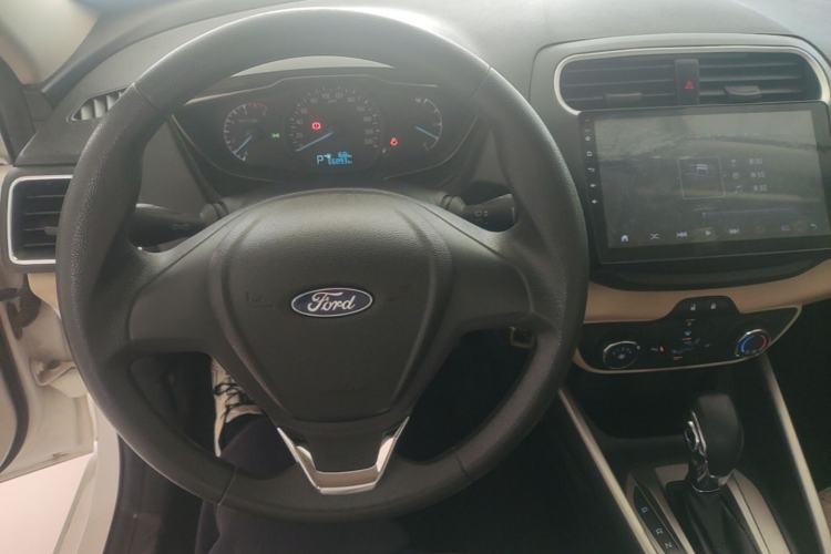 Used Ford Escort 2017 Revised Version 1.5L Automatic Comfort Edition Center Console