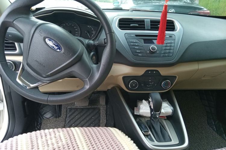 Used Ford Escort 2017 1.5L Automatic Comfort Model Center Console