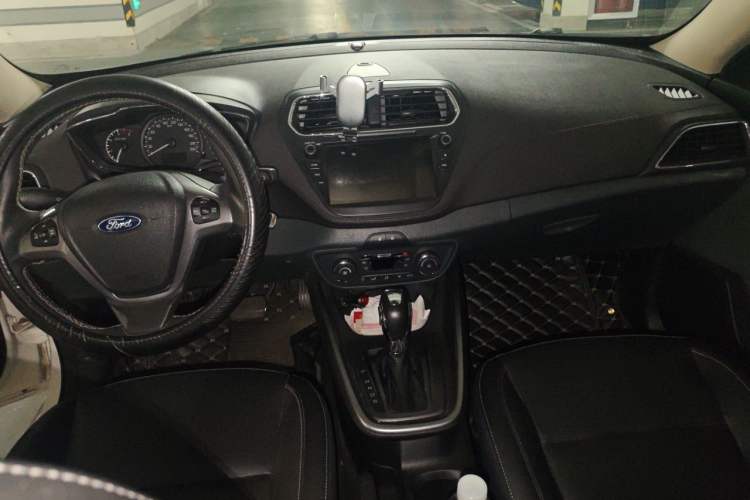 Used Ford Escort 2017 Happiness Edition 1.5L Automatic Fashion Version Center Console
