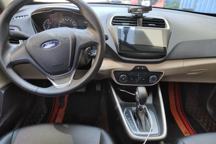 Used Ford Escort 2017 Revised Version 1.5L Automatic Comfort Edition Center Console