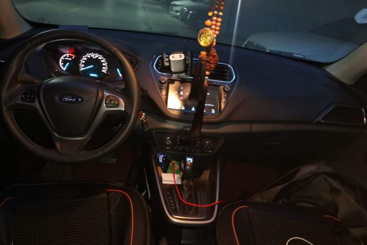 Used Ford Escort 2017 Happiness Edition 1.5L Automatic Fashion Version Center Console