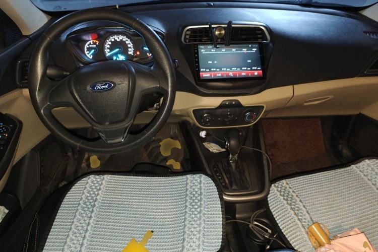 Used Ford Escort 2017 Revised Version 1.5L Automatic Comfort Edition Center Console