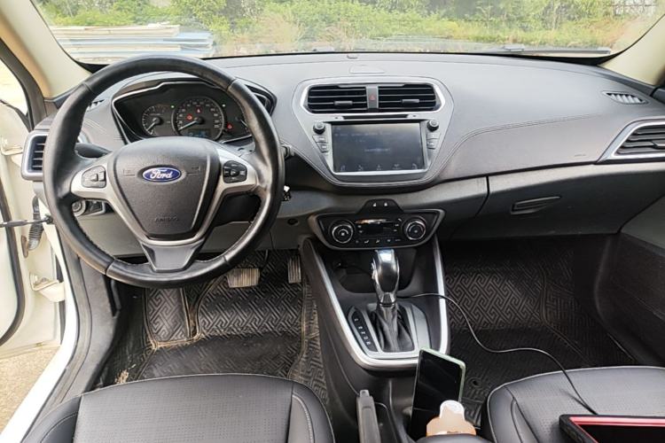 Used Ford Escort 2017 Happiness Edition 1.5L Automatic Fashion Version Center Console