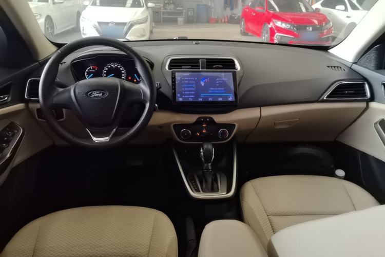 Used Ford Escort 2017 Revised Version 1.5L Automatic Comfort Edition Center Console