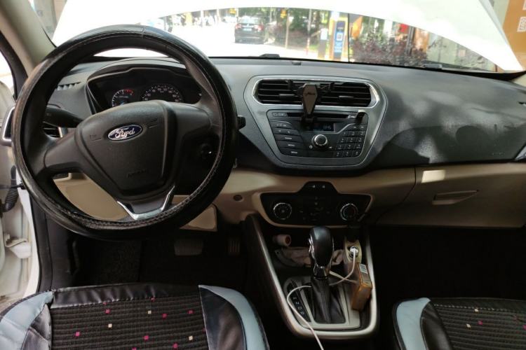 Used Ford Escort 2017 1.5L Automatic Comfort Model Center Console
