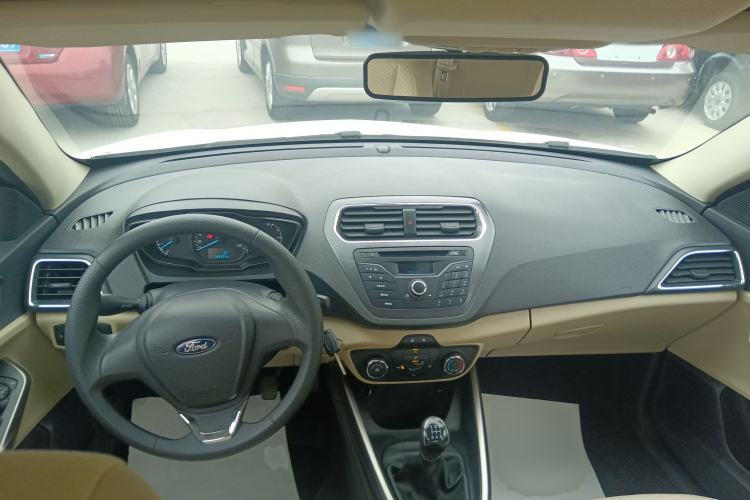Used Ford Escort 2017 Revised Version 1.5L Manual Comfort Edition Center Console