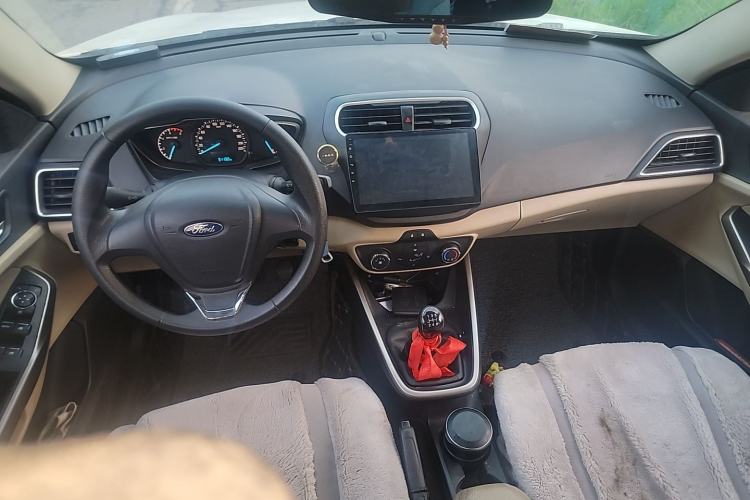 Used Ford Escort 2017 1.5L Manual Comfort Model Center Console