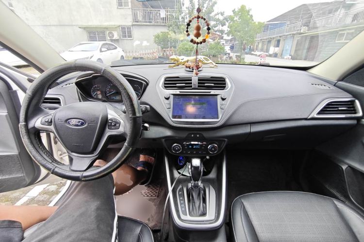 Used Ford Escort 2017 Happiness Edition 1.5L Automatic Fashion Version Center Console