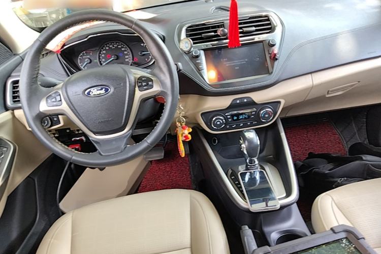 Used Ford Escort 2017 Happiness Edition 1.5L Automatic Fashion Version Center Console