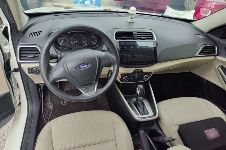 Used Ford Escort 2017 Revised Version 1.5L Automatic Comfort Edition Center Console