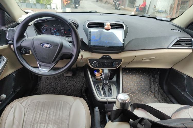 Used Ford Escort 2017 1.5L Automatic Comfort Model Center Console