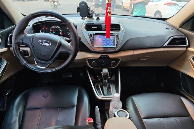 Used Ford Escort 2017 1.5L Automatic Comfort Model Center Console