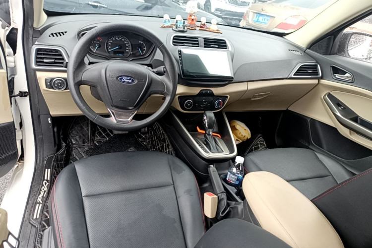 Used Ford Escort 2017 Revised Version 1.5L Automatic Comfort Edition Center Console