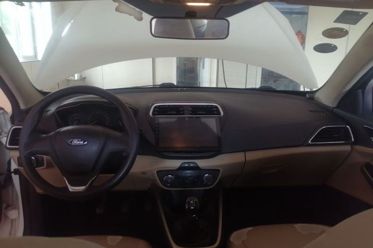 Used Ford Escort 2017 Revised Version 1.5L Manual Comfort Edition Center Console