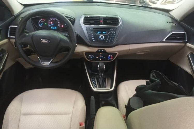 Used Ford Escort 2017 Revised Version 1.5L Automatic Comfort Edition Center Console