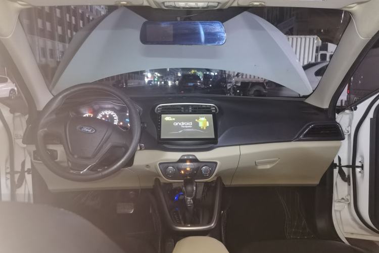 Used Ford Escort 2017 Revised Version 1.5L Automatic Comfort Edition Center Console
