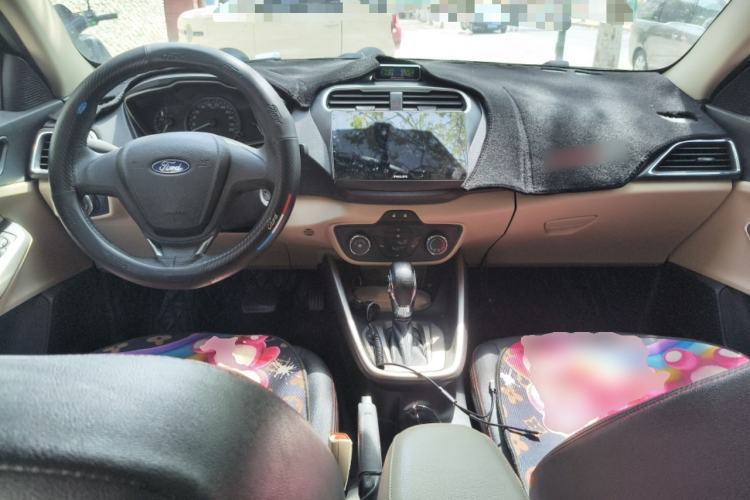 Used Ford Escort 2017 Revised Version 1.5L Automatic Comfort Edition Center Console