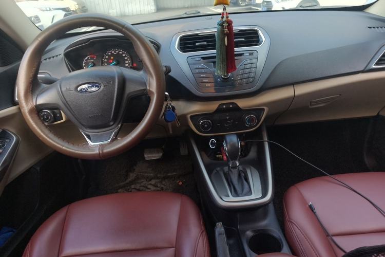 Used Ford Escort 2017 Revised Version 1.5L Automatic Comfort Edition Center Console