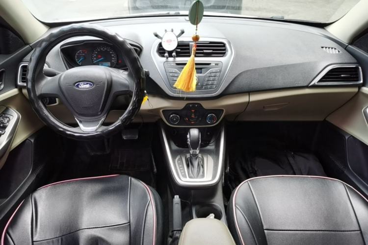 Used Ford Escort 2017 Revised Version 1.5L Automatic Comfort Edition Center Console