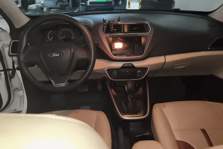 Used Ford Escort 2017 Revised Version 1.5L Automatic Comfort Edition Center Console
