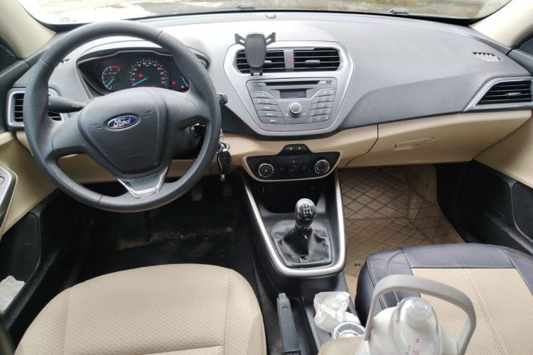 Used Ford Escort 2017 Revised Version 1.5L Manual Comfort Edition Center Console