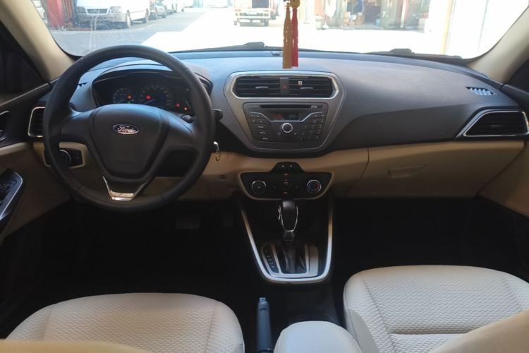 Used Ford Escort 2017 1.5L Automatic Comfort Model Center Console