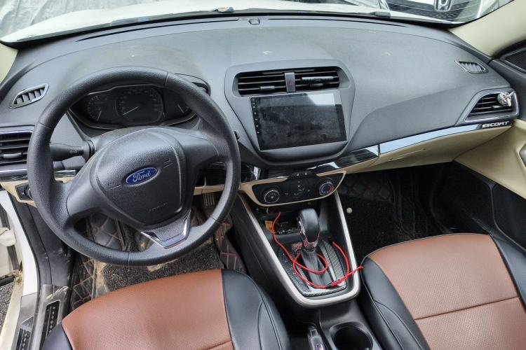 Used Ford Escort 2017 Revised Version 1.5L Automatic Comfort Edition Center Console