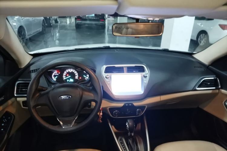 Used Ford Escort 2017 Revised Version 1.5L Automatic Comfort Edition Center Console