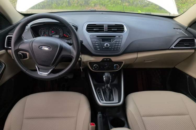 Used Ford Escort 2017 Revised Version 1.5L Automatic Comfort Edition Center Console