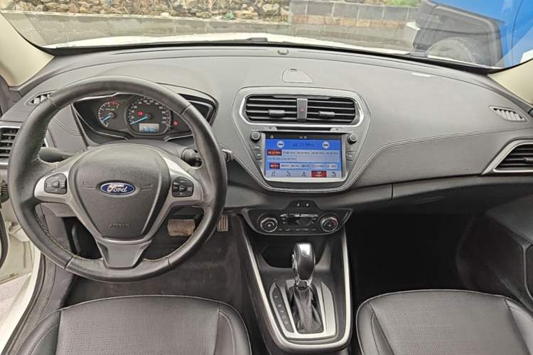 Used Ford Escort 2017 Happiness Edition 1.5L Automatic Fashion Version Center Console