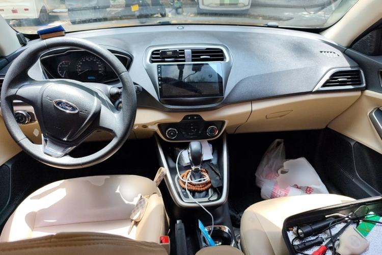 Used Ford Escort 2017 Revised Version 1.5L Automatic Comfort Edition Center Console